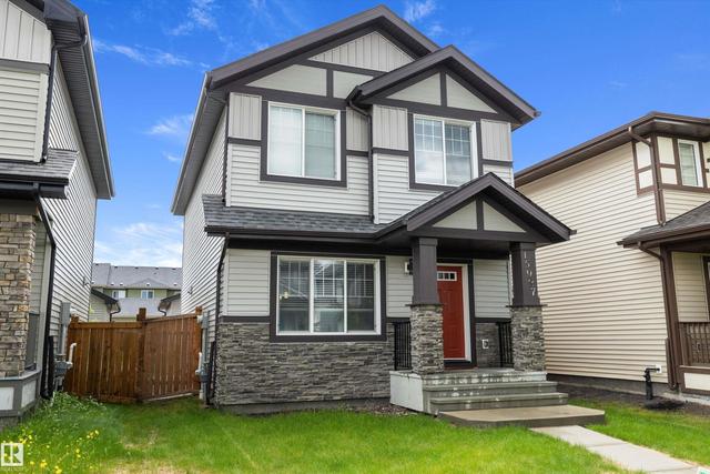15927 13 Avenue SW  Edmonton, AB T6W 3N6
