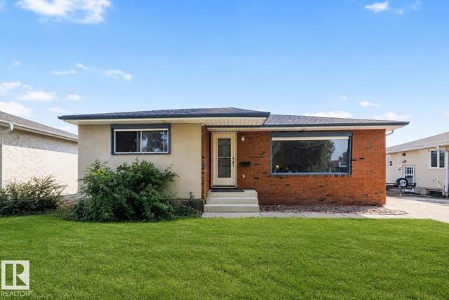 3511 73 Street NW  Edmonton, AB T6K 0M2