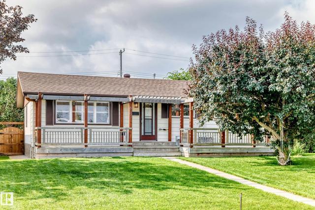 6307 92A Avenue NW  Edmonton, AB T6B 0T5