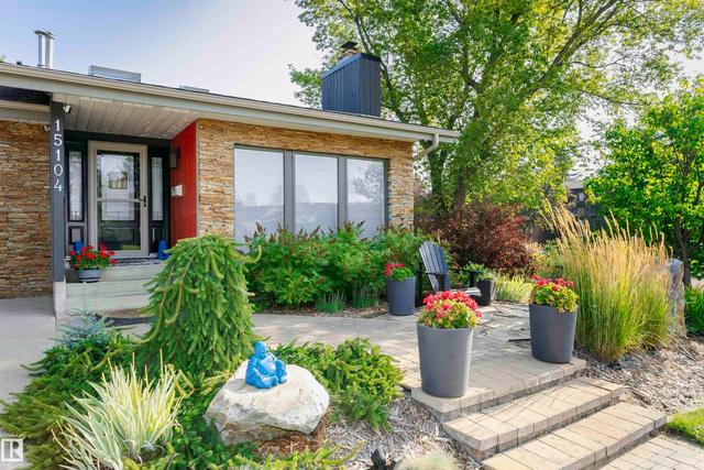 15104 42 Avenue NW  Edmonton, AB T6H 5L6