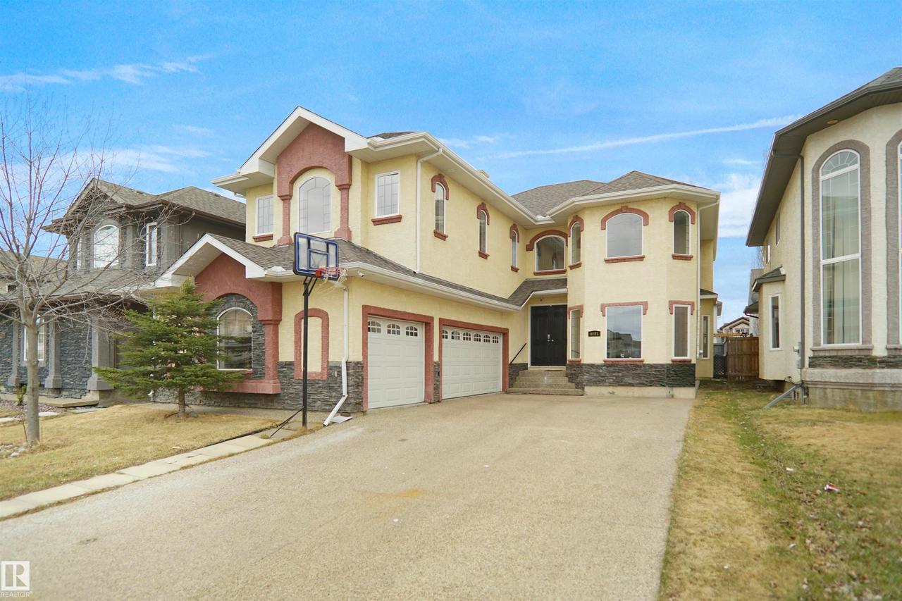 6823 18 Avenue Sw, Edmonton, AB - Outdoor With Facade