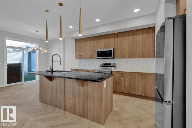 2211 Crossbill Link NW  Edmonton, AB T5S 0Y6