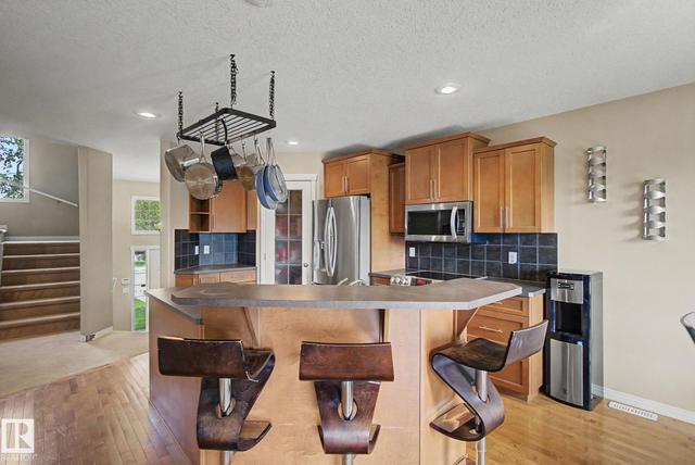 9935 155 Street NW  Edmonton, AB T5P 2L3