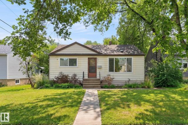 6261 112A Street NW  Edmonton, AB T6H 3K4