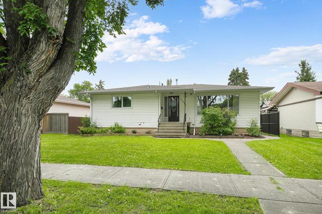 11031 152 Street NW  Edmonton, AB T5P 1Z9