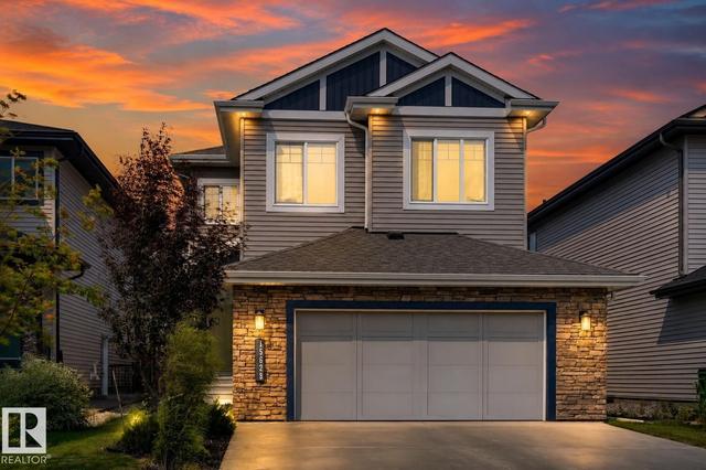 15628 15 Avenue SW  Edmonton, AB T6W 4K8