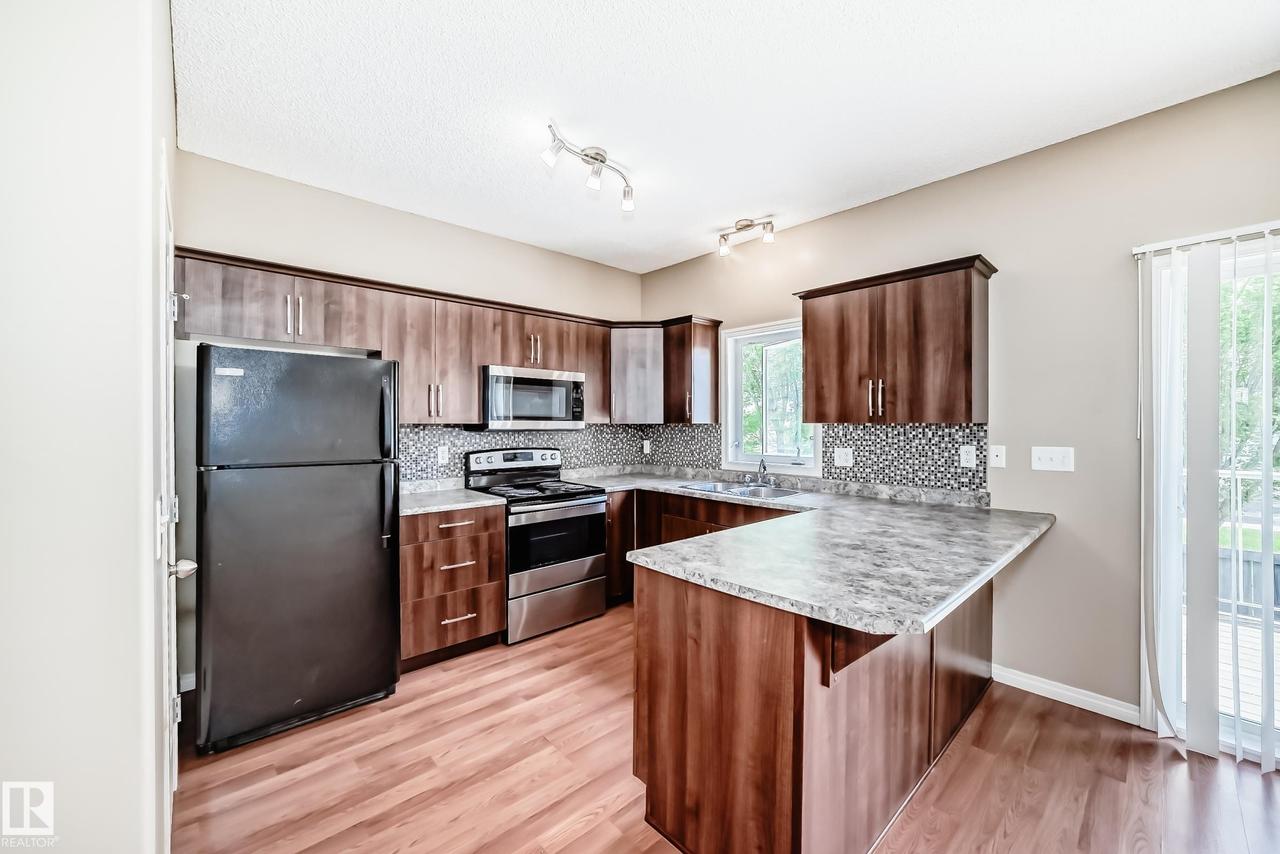 #4 5102 30 Av, Beaumont, AB - Indoor Photo Showing Kitchen