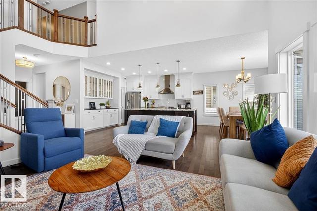 3936 CLAXTON Loop SW  Edmonton, AB T6W 1Y6