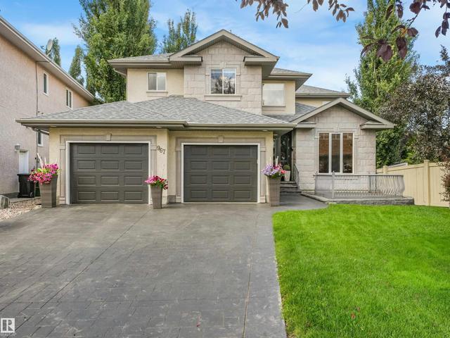967 Lamb Crescent NW  Edmonton, AB T6R 2X8