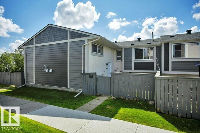 633 WILLOW Crest NW  Edmonton, AB T5T 2K7