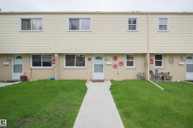 31 Royal Road NW  Edmonton, AB T6J 2E7