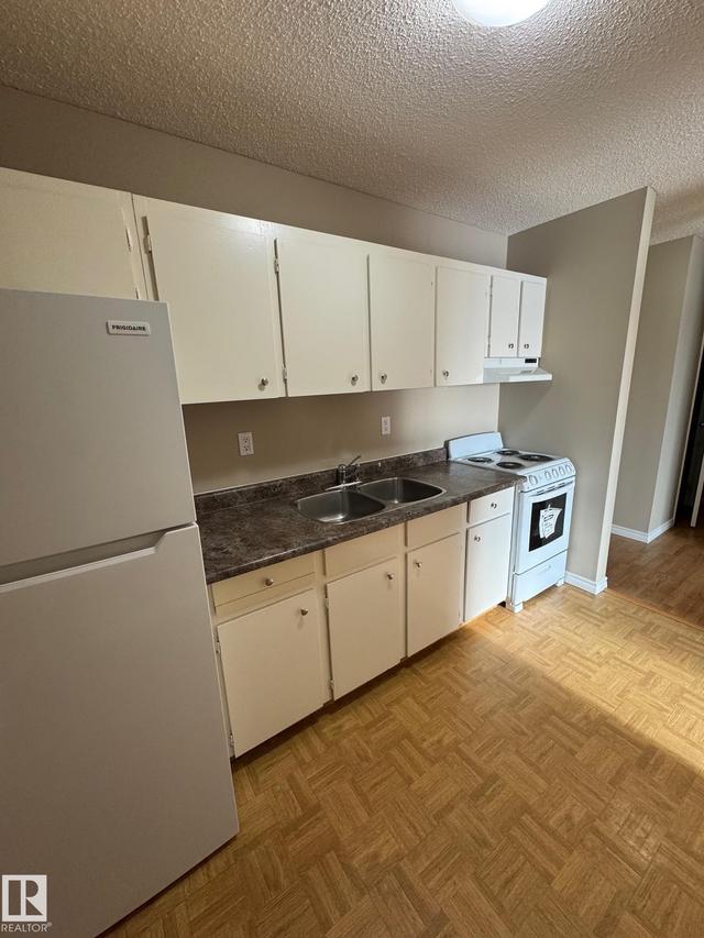 #315 7220 144 AV NW  Edmonton, AB T5C 3E4