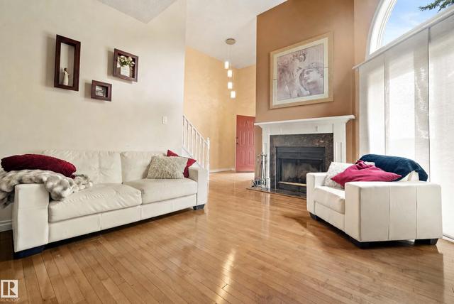 #25 3811 85 ST NW  Edmonton, AB T6K 4C7