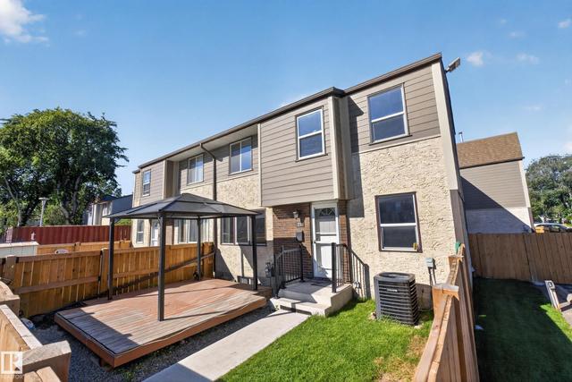 23 WILLOWDALE Place NW  Edmonton, AB T5T 1Z4