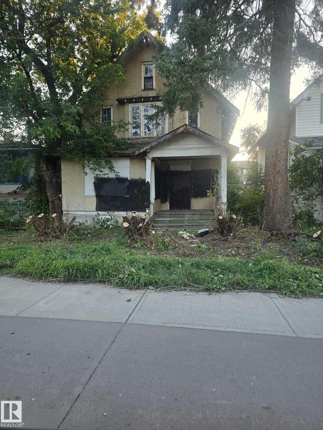 8526 106 Street NW  Edmonton, AB T6E 4J3