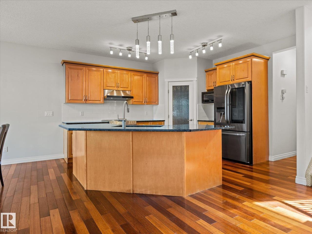 4704 160 Avenue Nw, Edmonton, AB - Indoor Photo Showing Kitchen