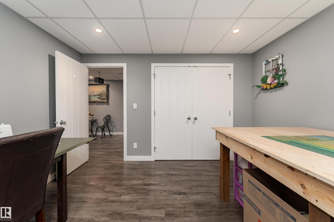 2055 Redtail Common Nw, Edmonton, AB - Indoor Photo Showing Other Room