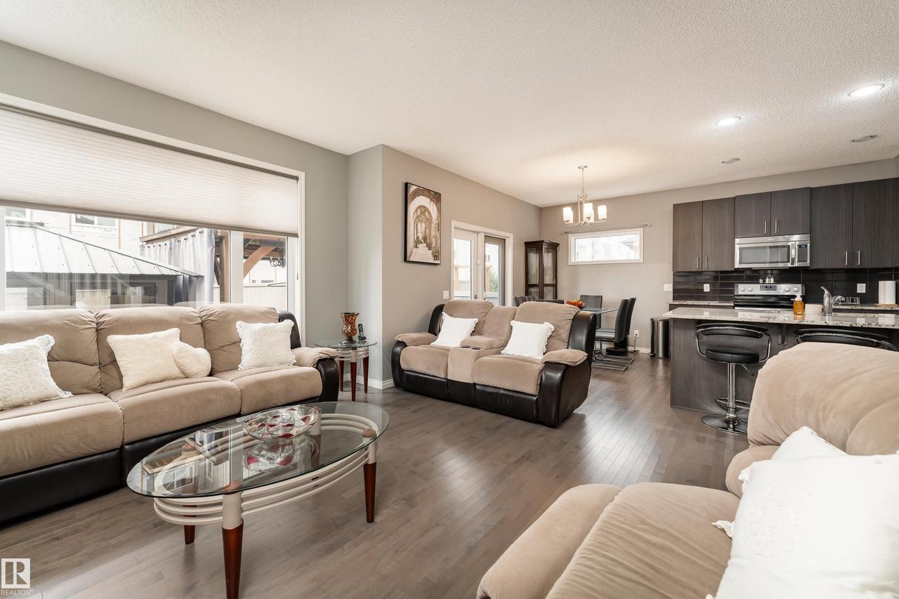 2055 Redtail Common Nw, Edmonton, AB - Indoor Photo Showing Living Room