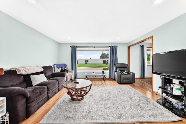 7312 DELWOOD Road NW  Edmonton, AB T5C 3A7