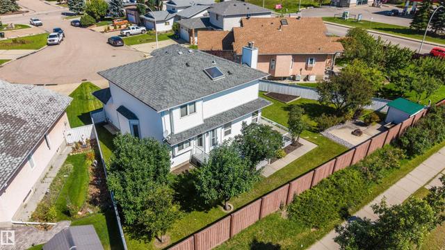 15304 74 Street NW  Edmonton, AB T5Z 2X8