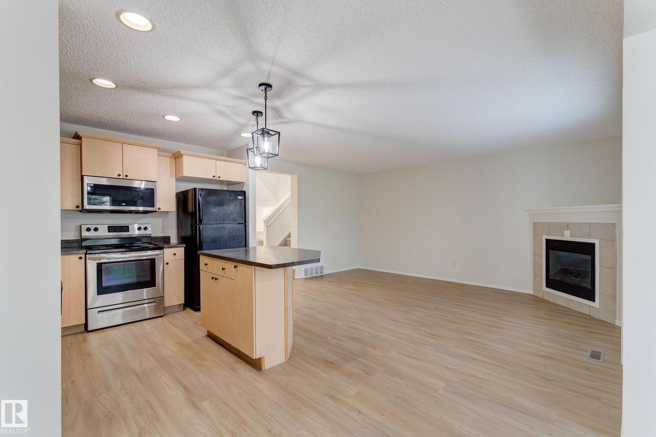 9145 Scott Crescent Nw, Edmonton, AB - Indoor Photo Showing Kitchen