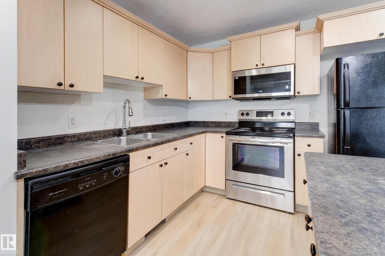 9145 Scott Crescent Nw, Edmonton, AB - Indoor Photo Showing Kitchen With Double Sink