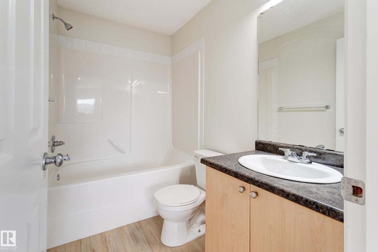 9145 Scott Crescent Nw, Edmonton, AB - Indoor Photo Showing Bathroom
