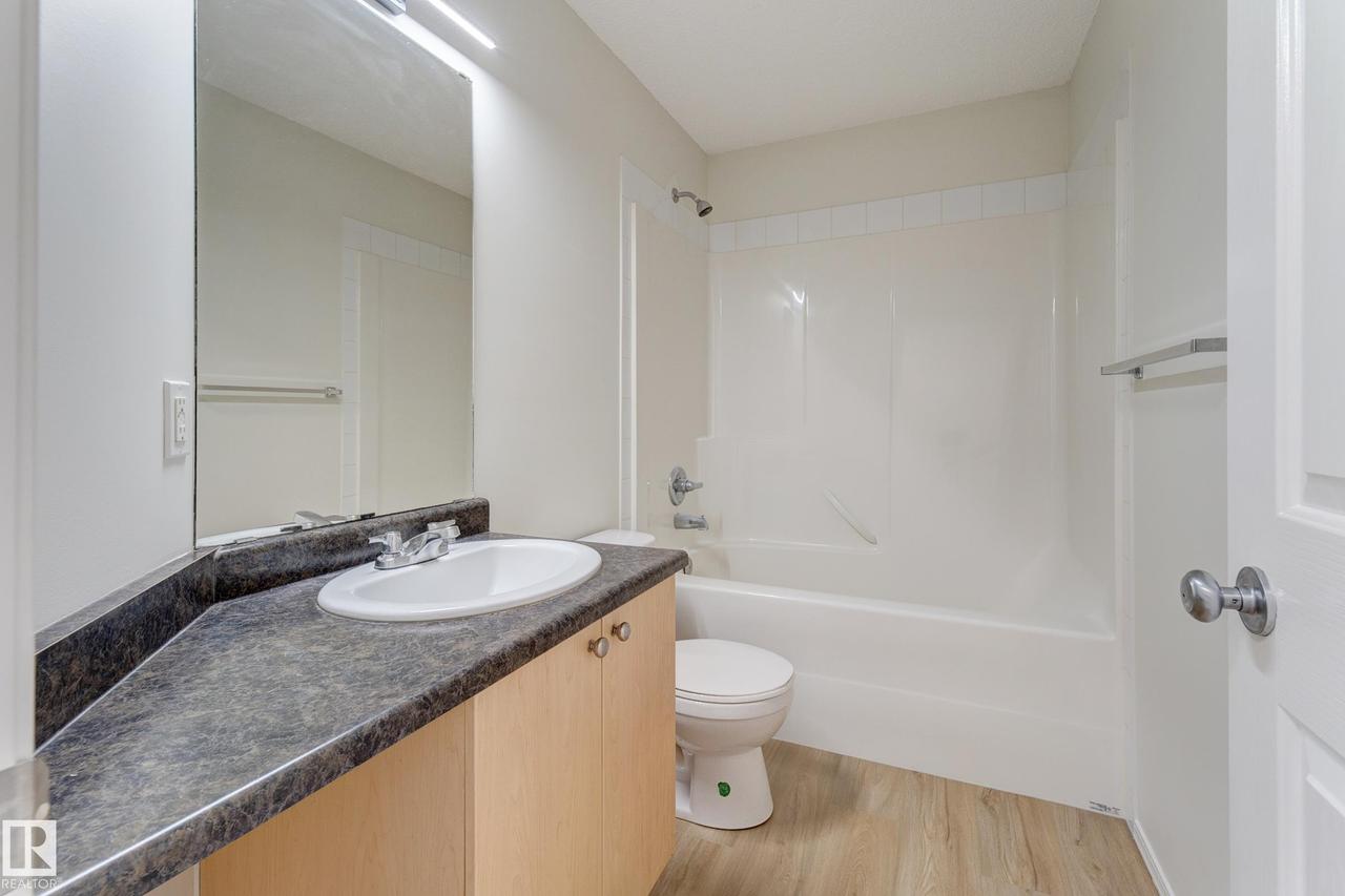 9145 Scott Crescent Nw, Edmonton, AB - Indoor Photo Showing Bathroom
