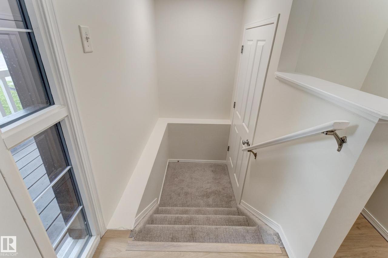 9145 Scott Crescent Nw, Edmonton, AB - Indoor Photo Showing Other Room