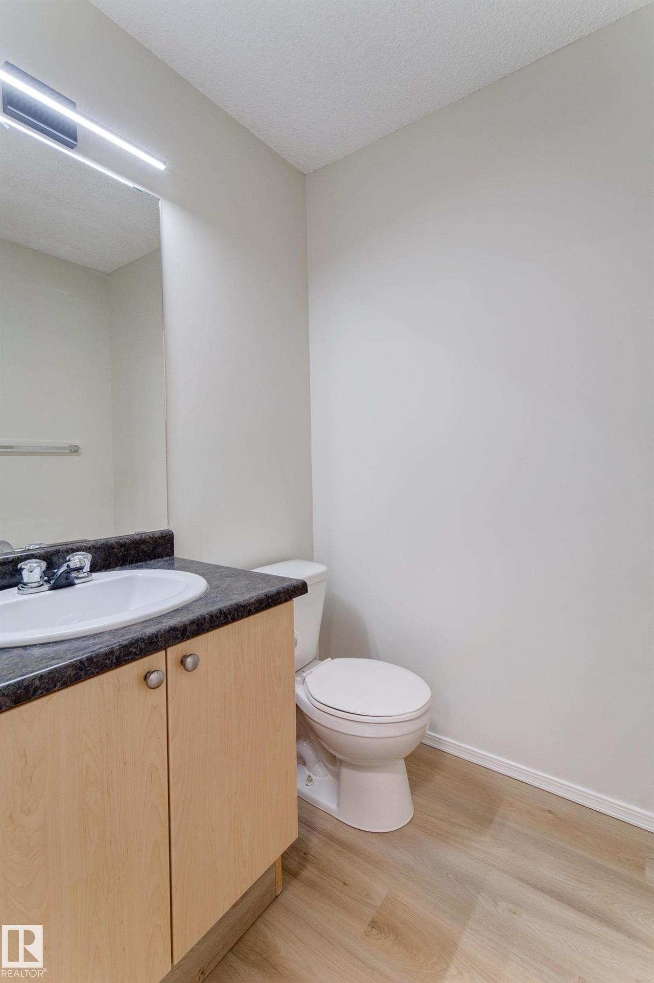 9145 Scott Crescent Nw, Edmonton, AB - Indoor Photo Showing Bathroom