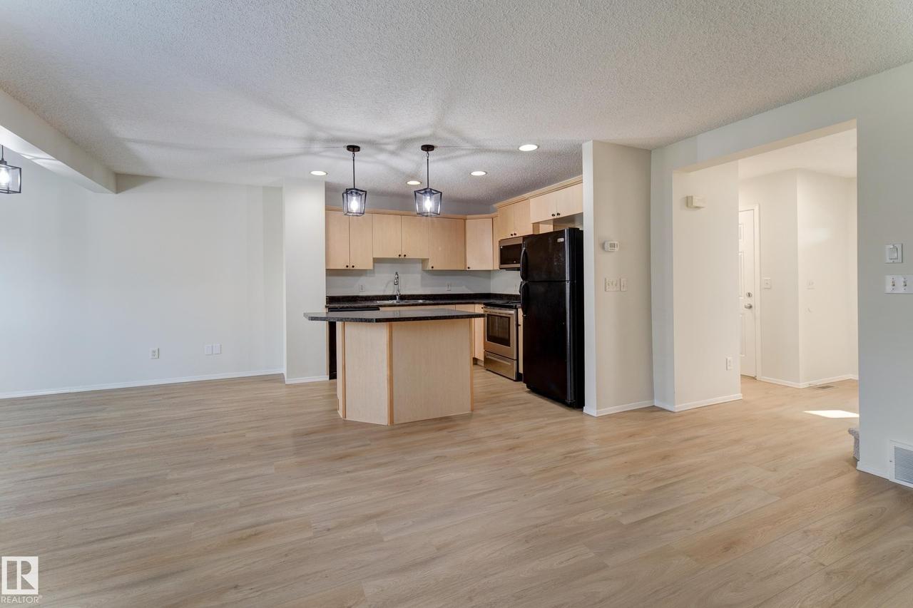 9145 Scott Crescent Nw, Edmonton, AB - Indoor Photo Showing Kitchen