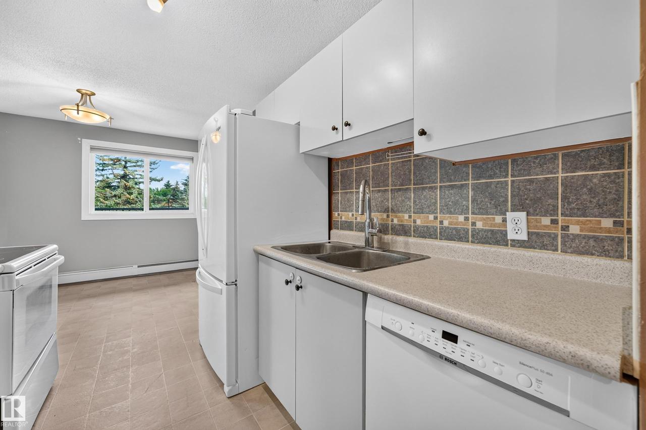 #7 13450 Fort Rd Nw, Edmonton, AB - Indoor Photo Showing Kitchen With Double Sink