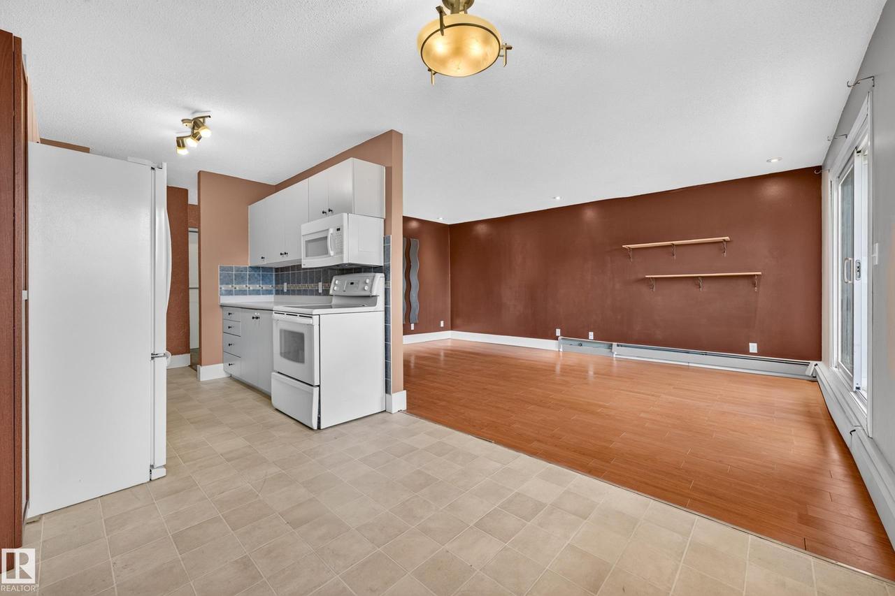 #7 13450 Fort Rd Nw, Edmonton, AB - Indoor Photo Showing Kitchen