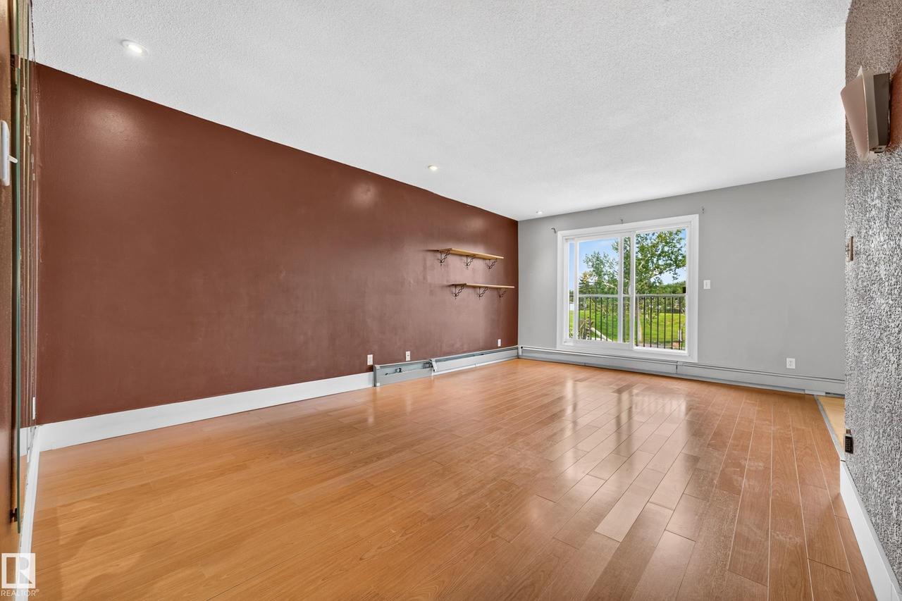 #7 13450 Fort Rd Nw, Edmonton, AB - Indoor Photo Showing Other Room