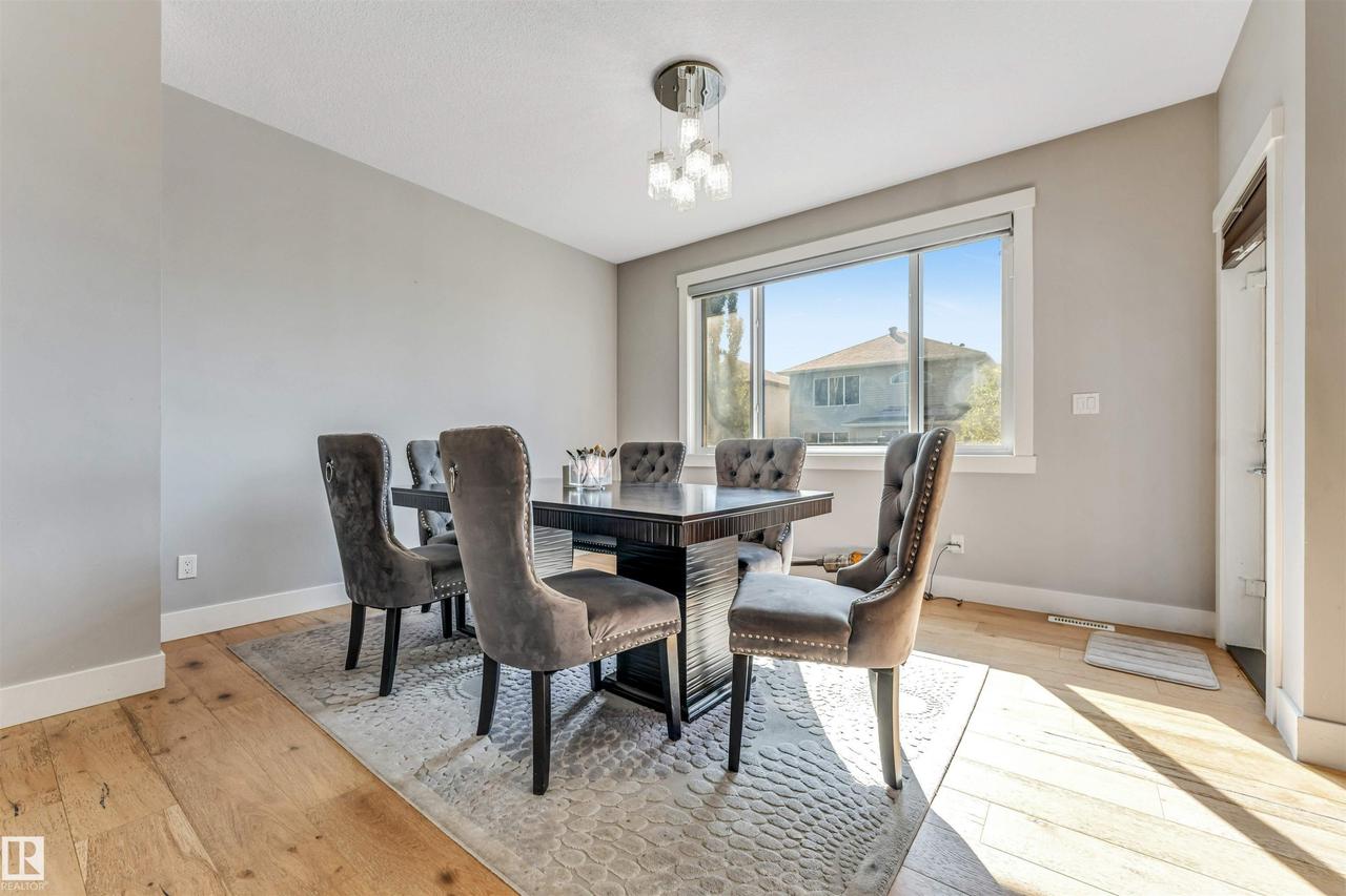 704 172 St Sw, Edmonton, AB - Indoor Photo Showing Dining Room