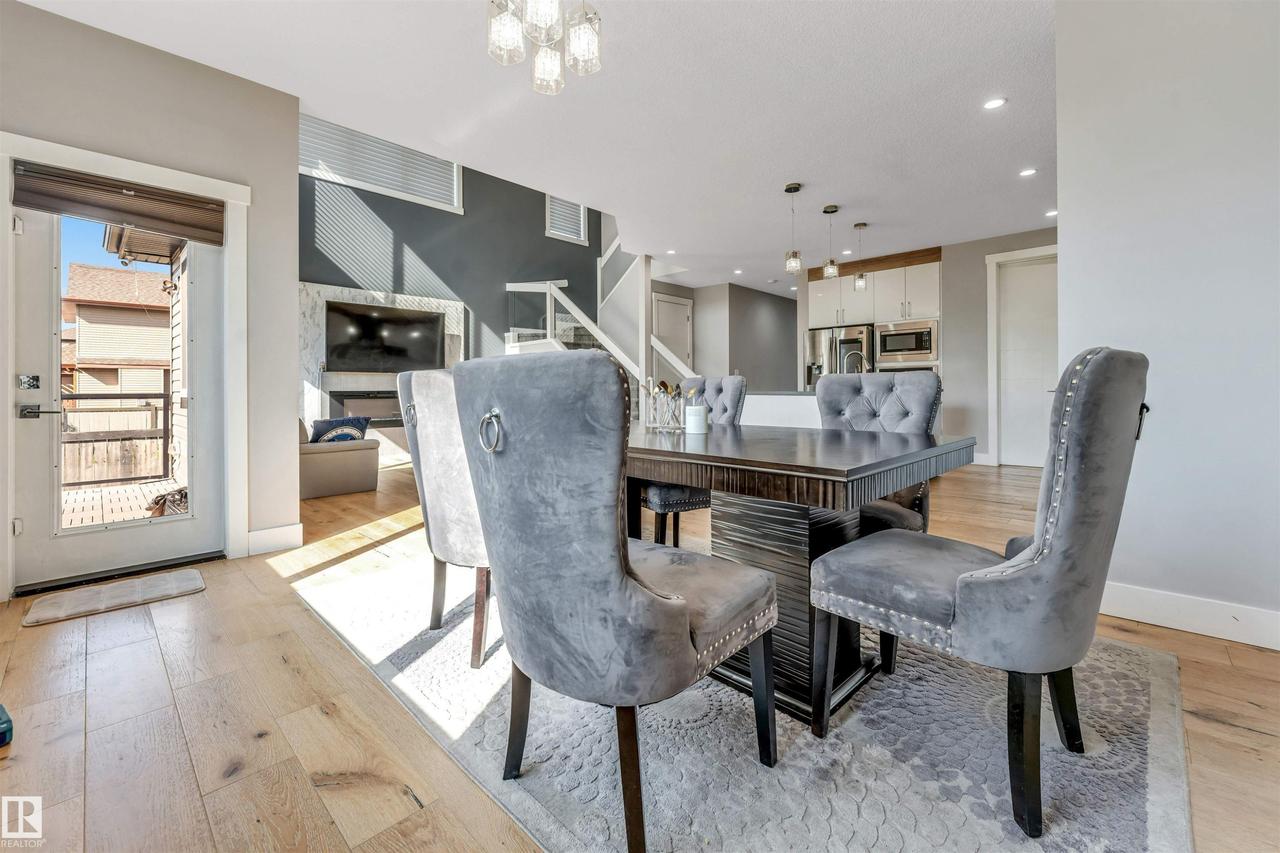 704 172 St Sw, Edmonton, AB - Indoor Photo Showing Dining Room