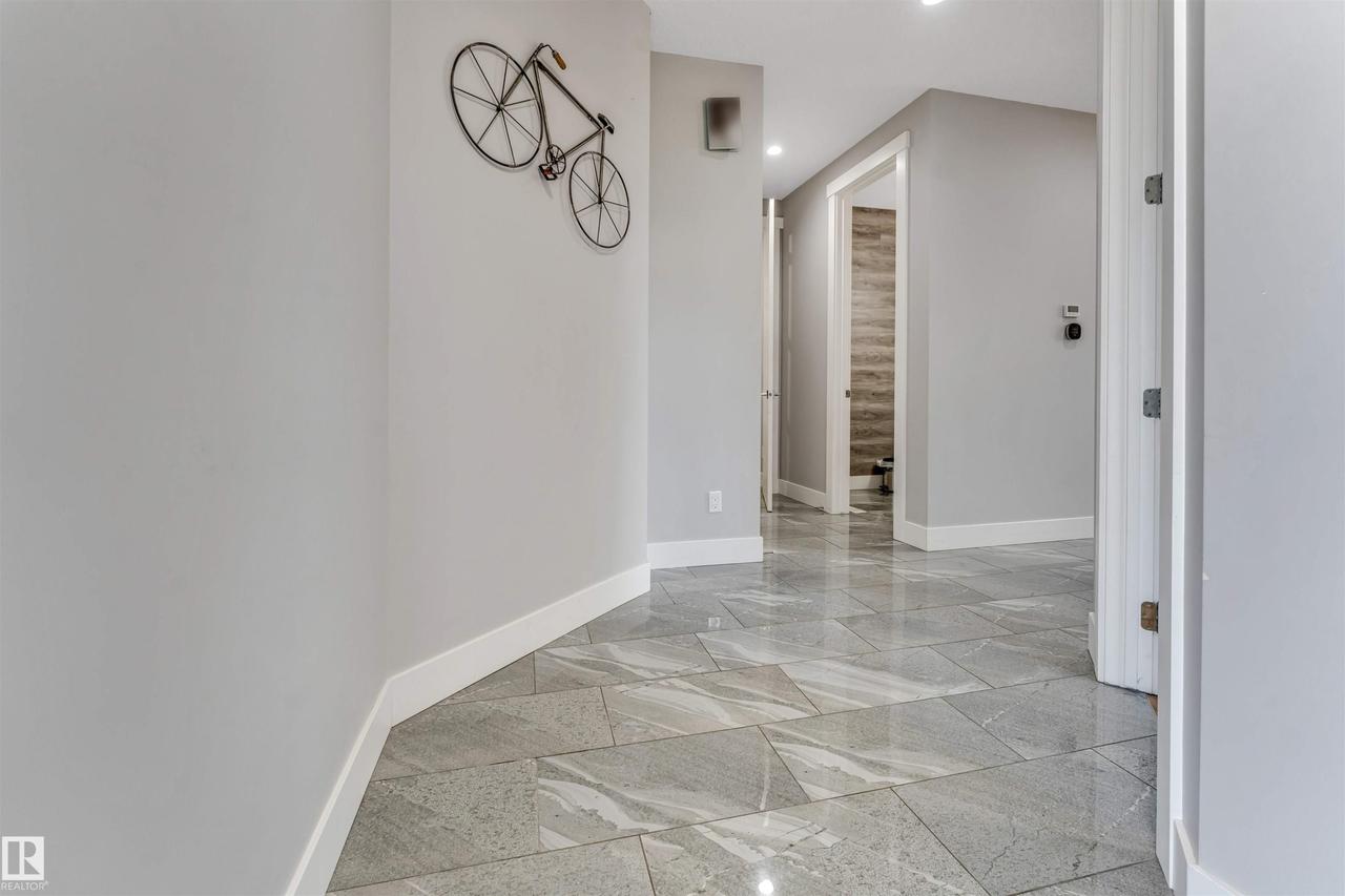 704 172 St Sw, Edmonton, AB - Indoor Photo Showing Other Room
