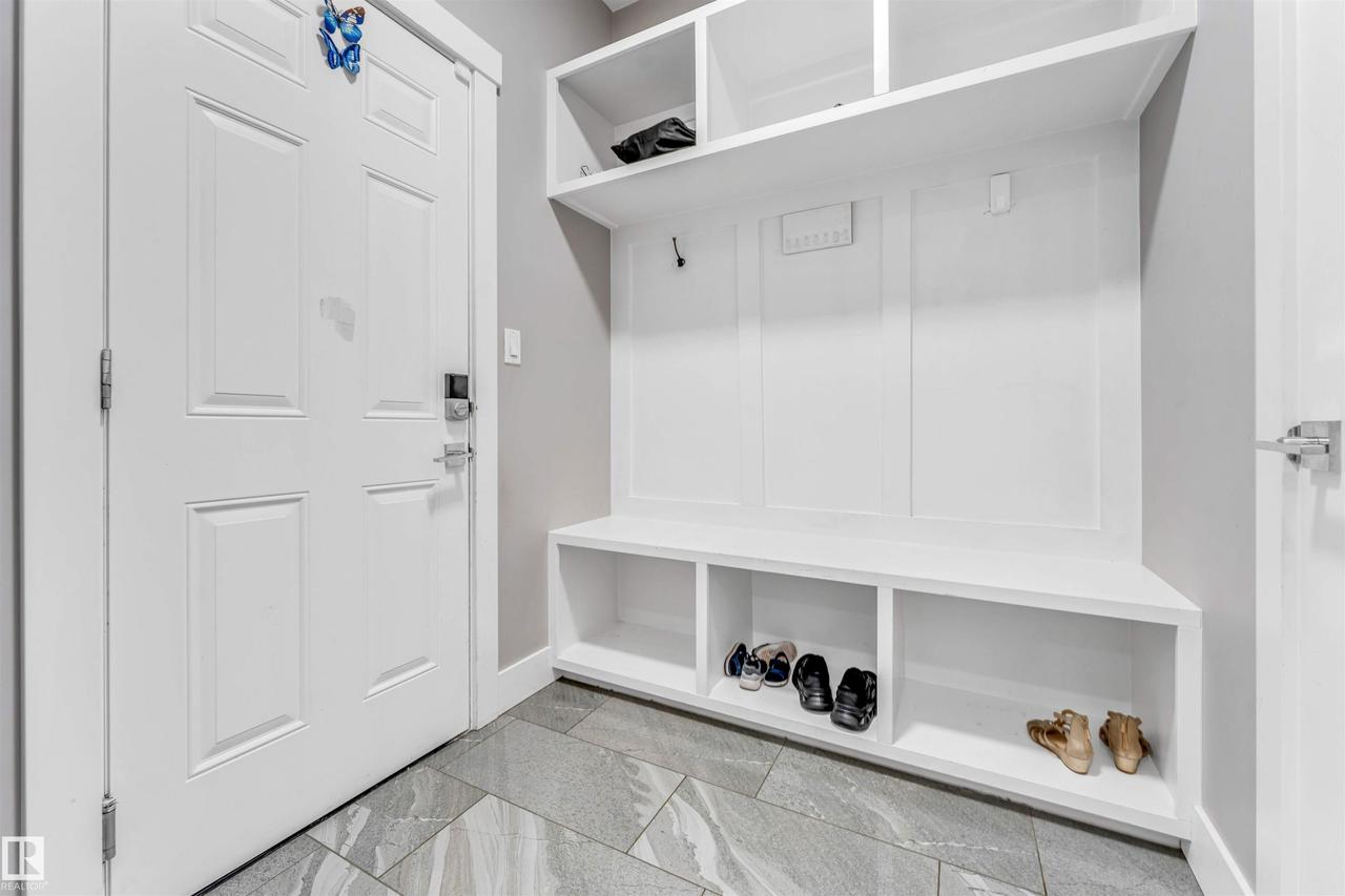 704 172 St Sw, Edmonton, AB - Indoor