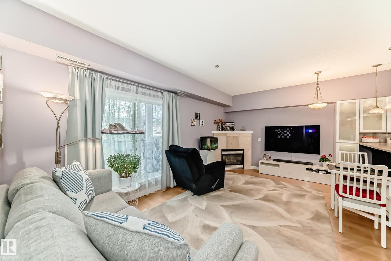 #211 9750 94 St Nw, Edmonton, AB - Indoor Photo Showing Living Room