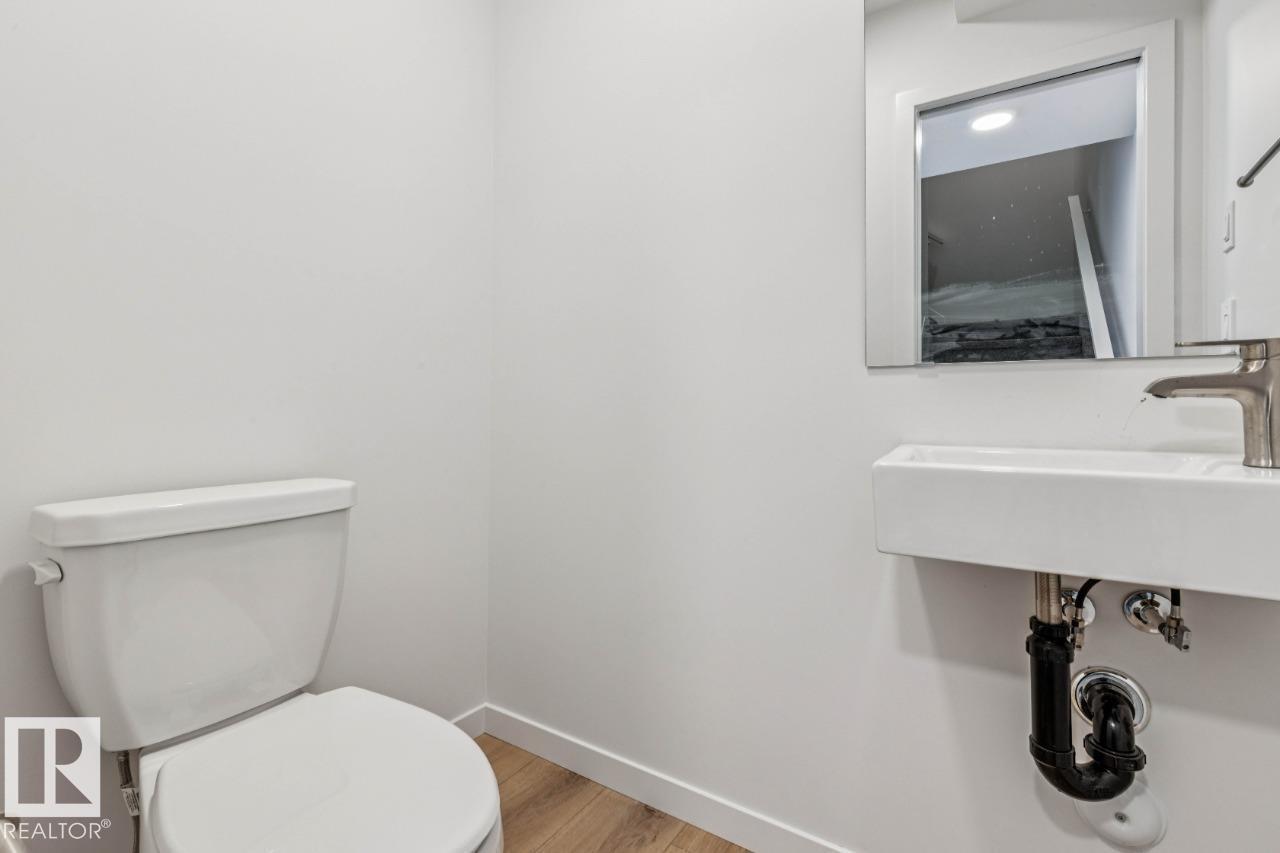 8024 228 Street Nw, Edmonton, AB - Indoor Photo Showing Bathroom