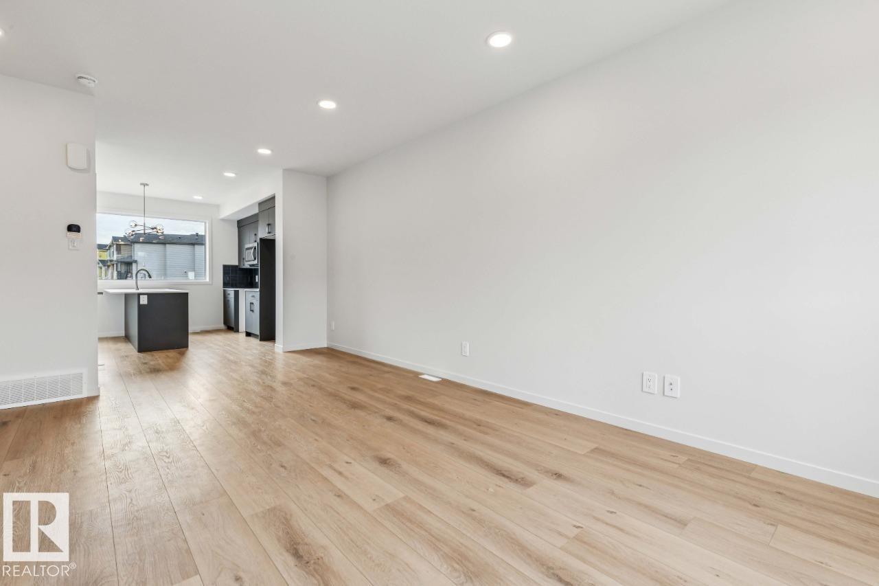 8024 228 Street Nw, Edmonton, AB - Indoor Photo Showing Other Room