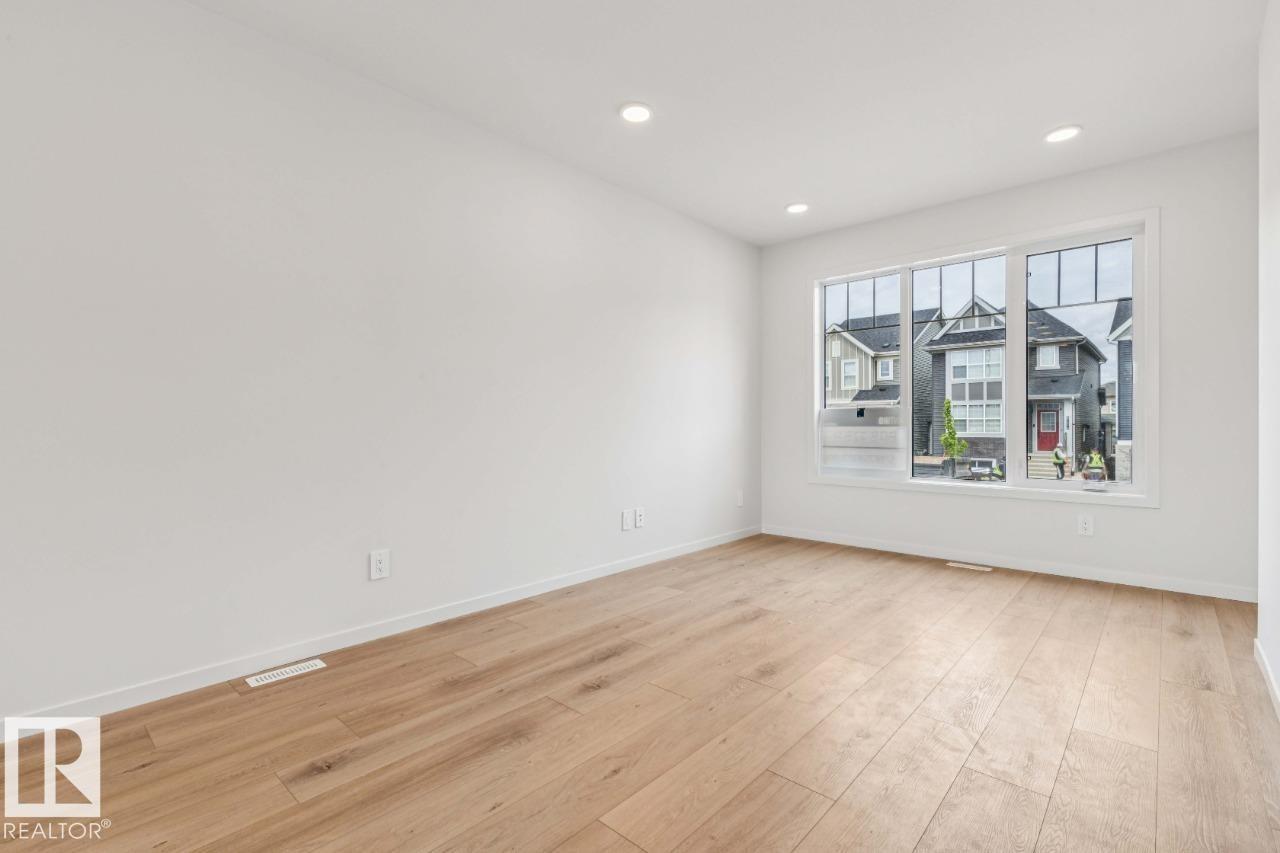 8024 228 Street Nw, Edmonton, AB - Indoor Photo Showing Other Room
