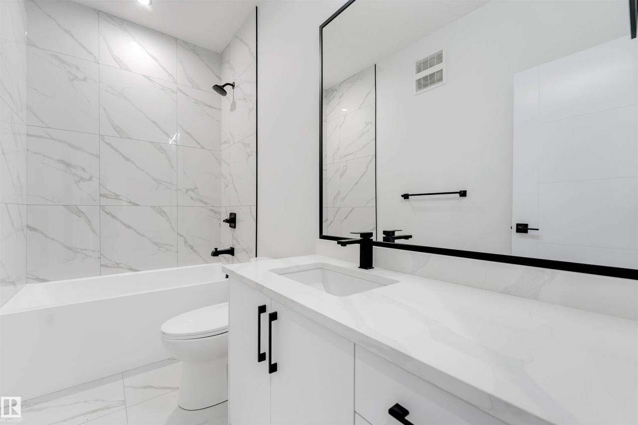 13136 187 Avenue Nw, Edmonton, AB - Indoor Photo Showing Bathroom