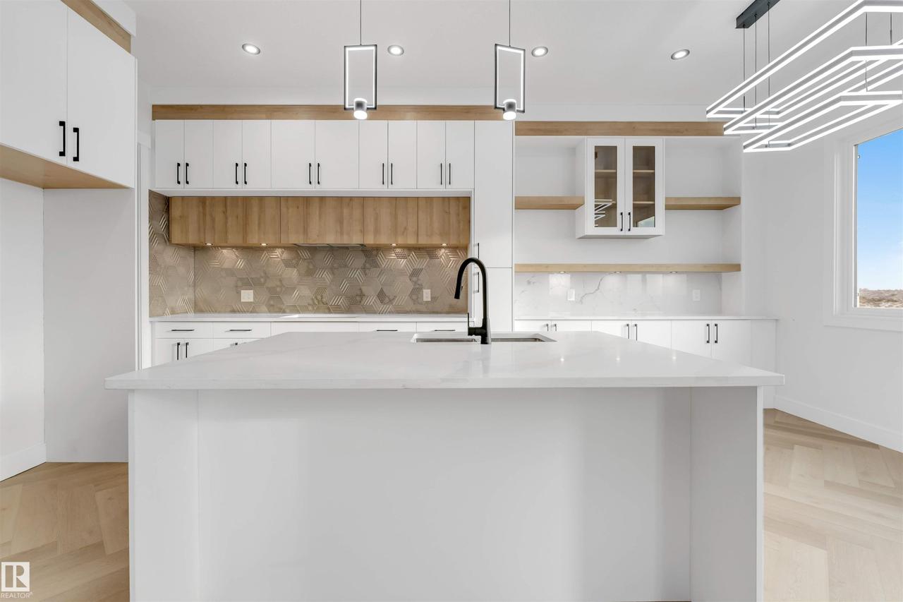 13136 187 Avenue Nw, Edmonton, AB - Indoor Photo Showing Kitchen With Upgraded Kitchen