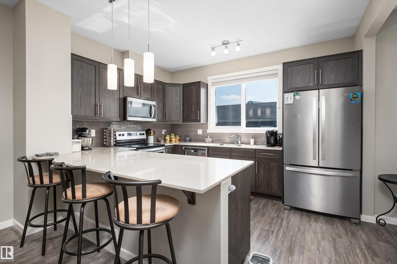 2627 Maple Way Nw, Edmonton, AB - Indoor Photo Showing Kitchen With Stainless Steel Kitchen With Upgraded Kitchen