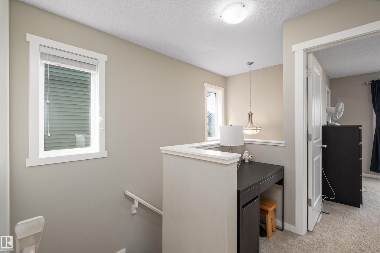 2627 Maple Way Nw, Edmonton, AB - Indoor