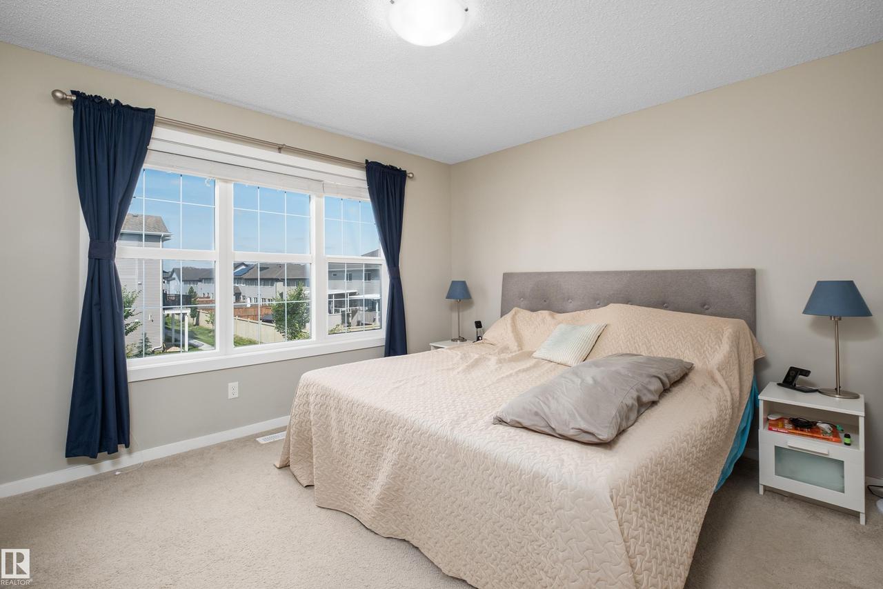 2627 Maple Way Nw, Edmonton, AB - Indoor Photo Showing Bedroom