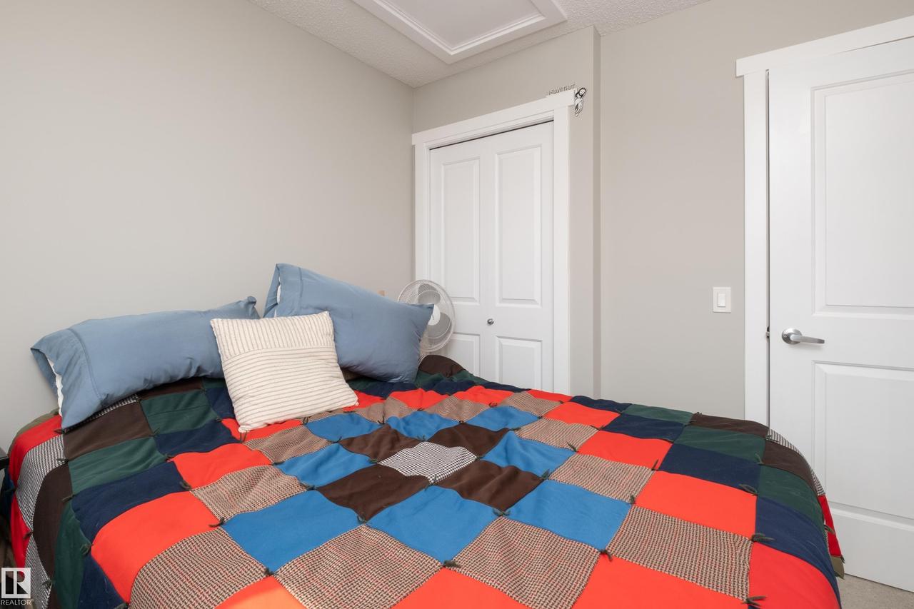 2627 Maple Way Nw, Edmonton, AB - Indoor Photo Showing Bedroom