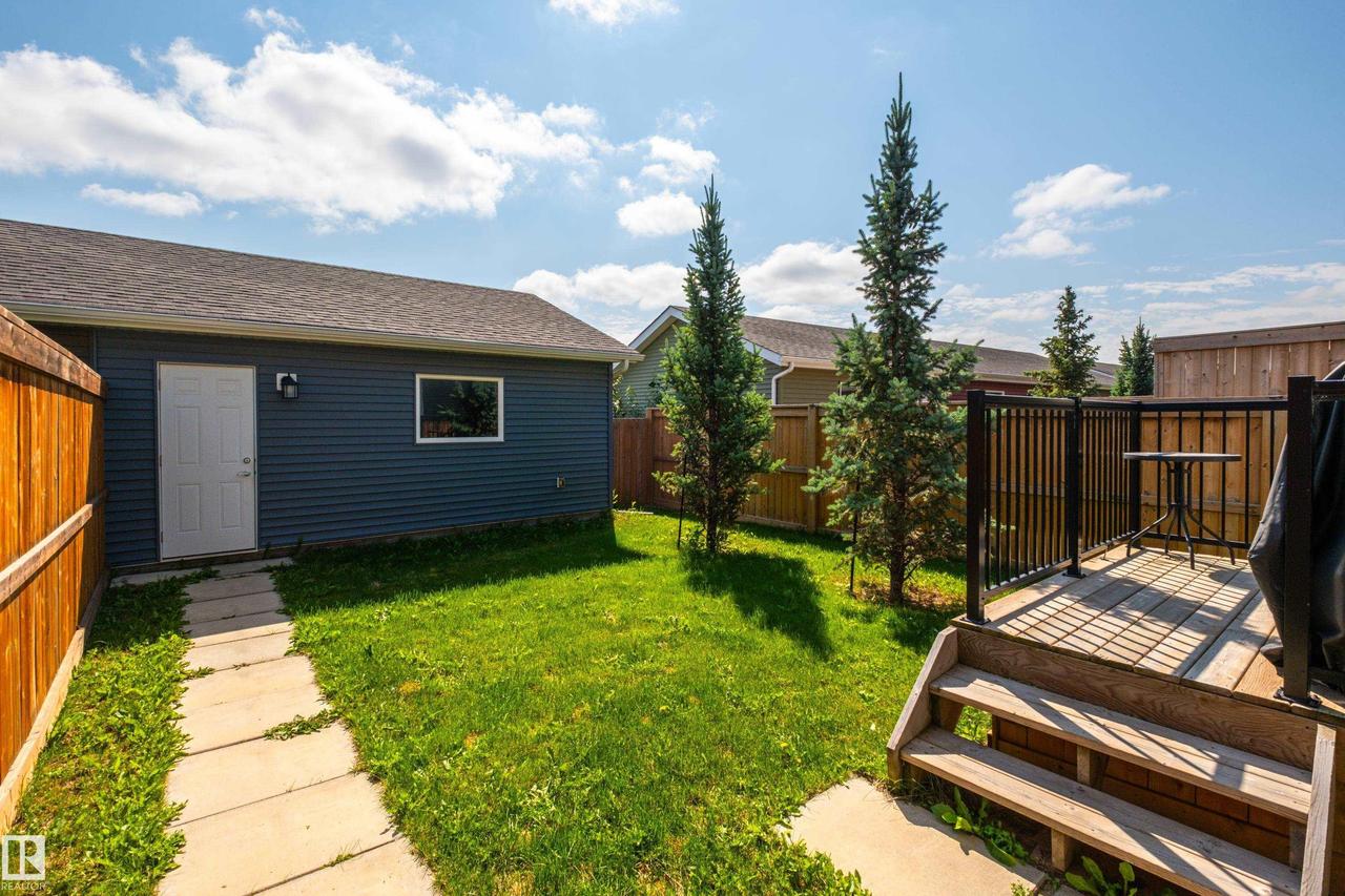 2627 Maple Way Nw, Edmonton, AB - Outdoor