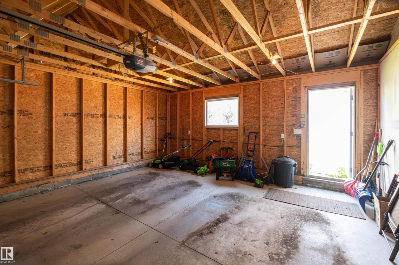 2627 Maple Way Nw, Edmonton, AB - Indoor